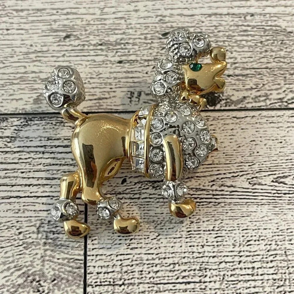 Poodle Dog Brooch/Pin/Vintage Brooch /Gold tone With Clear & Green Rhinestones - Picture 1 of 5